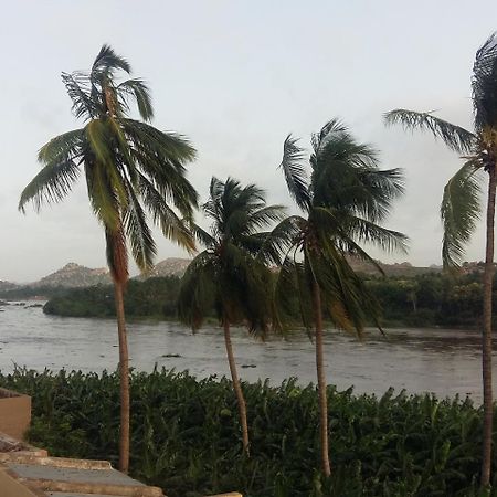Riverside Homestay Хампи Экстерьер фото
