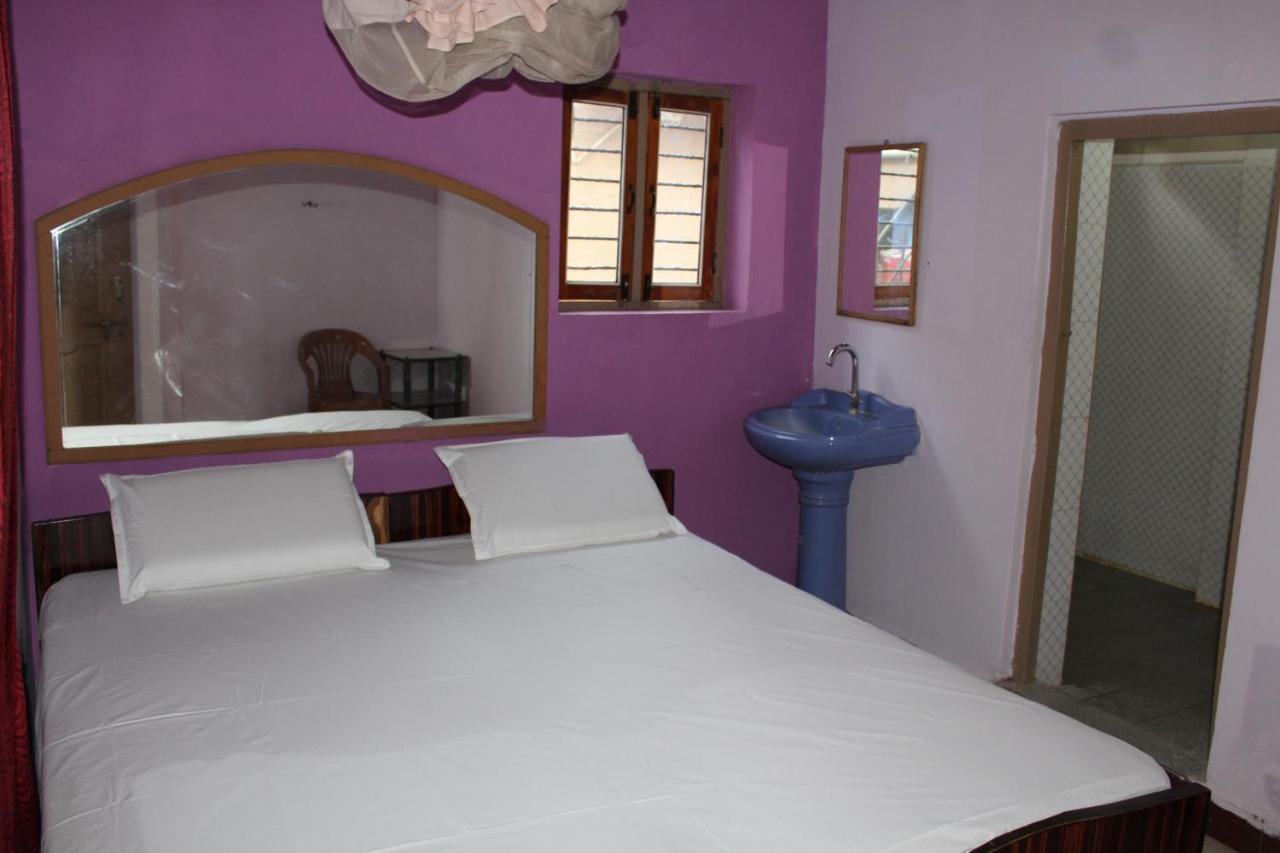 Riverside Homestay Хампи Экстерьер фото
